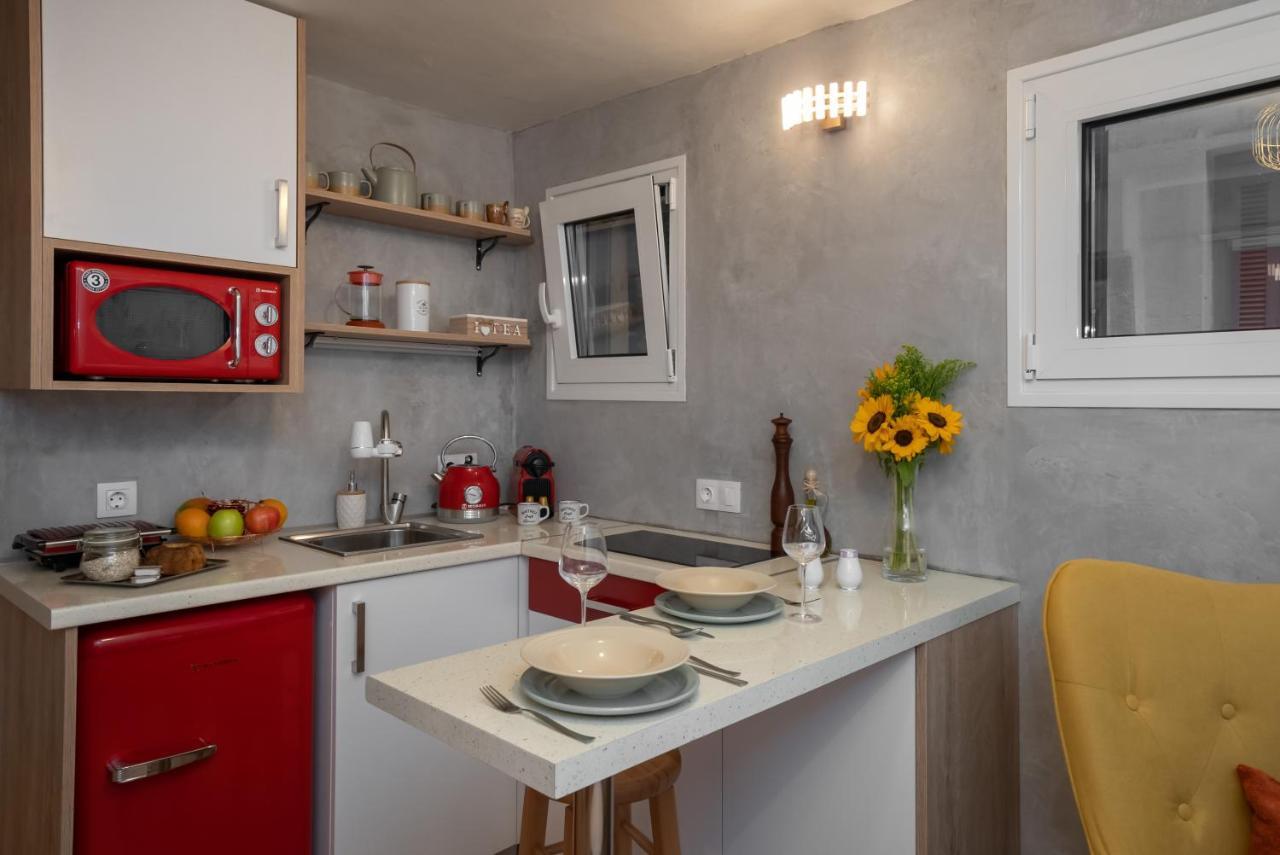 Cozy Tiny Apartment In The Heart Of Plaka Афины Экстерьер фото