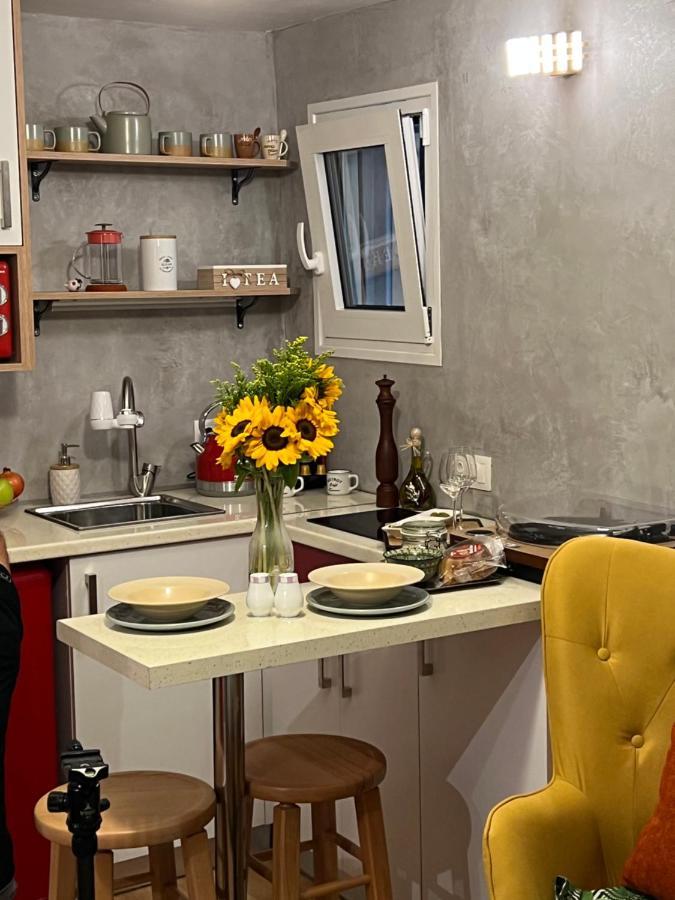 Cozy Tiny Apartment In The Heart Of Plaka Афины Экстерьер фото