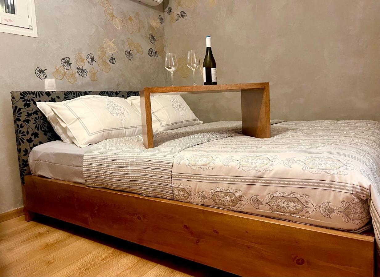 Cozy Tiny Apartment In The Heart Of Plaka Афины Экстерьер фото